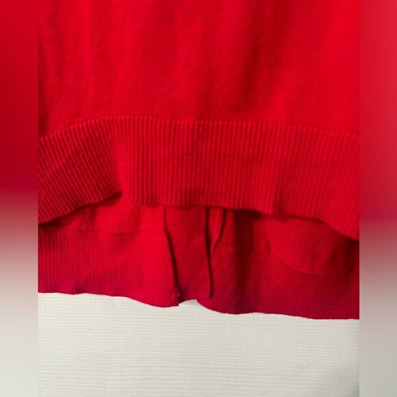 Ann Taylor Red Long Sleeve Sweater Size Medium Round Neck Longer Back EUC - Picture 3 of 8